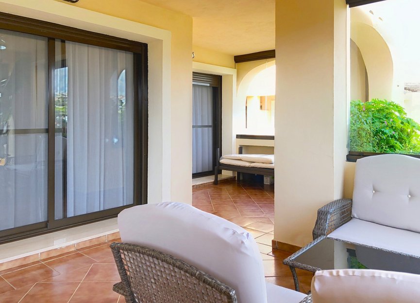 Resale - Apartment - Middle Floor Apartment - Estepona - Estepona Centro