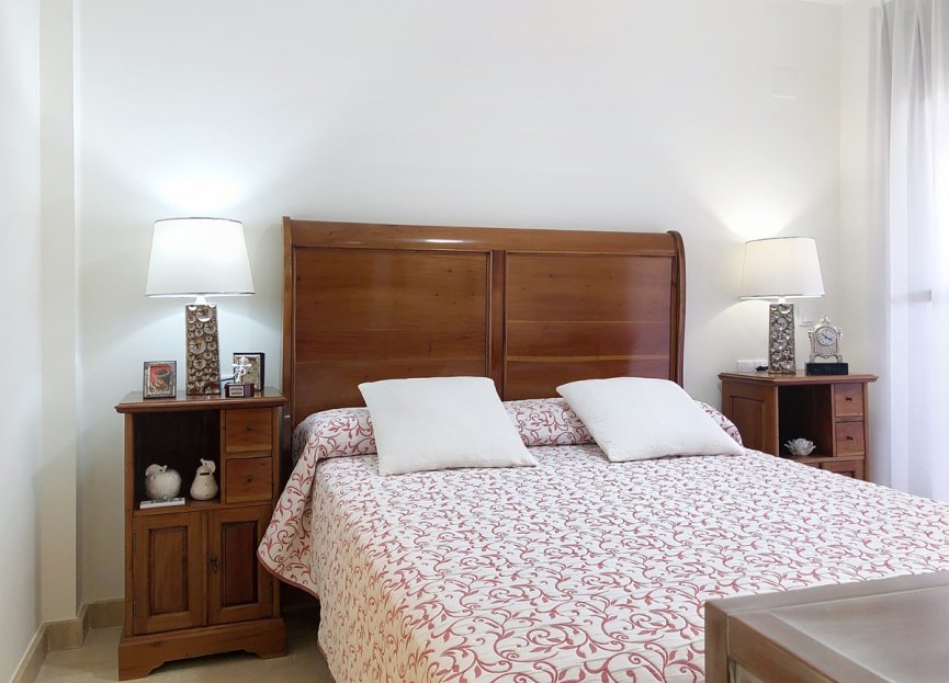 Resale - Apartment - Middle Floor Apartment - Estepona - Estepona Centro