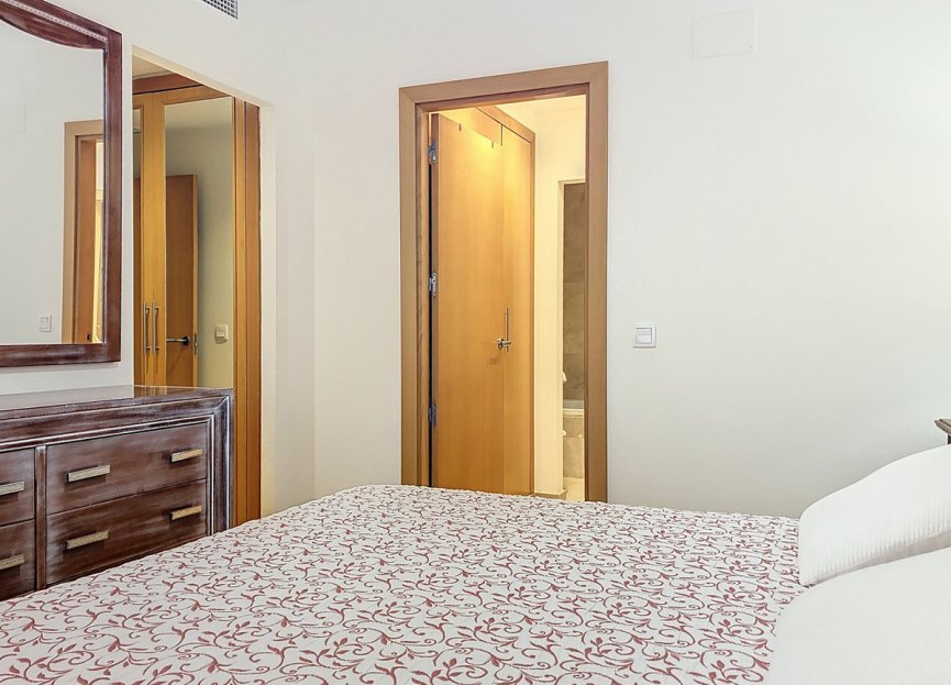 Resale - Apartment - Middle Floor Apartment - Estepona - Estepona Centro