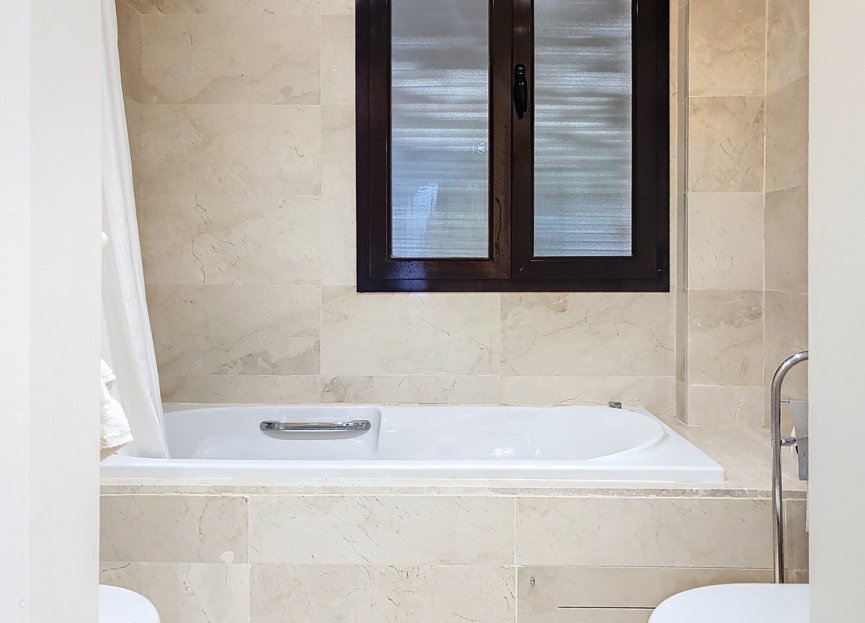 Resale - Apartment - Middle Floor Apartment - Estepona - Estepona Centro