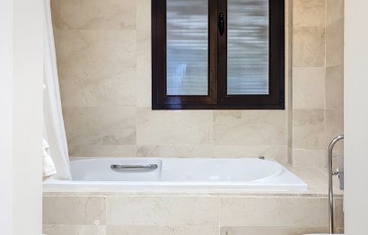 Resale - Apartment - Middle Floor Apartment - Estepona - Estepona Centro