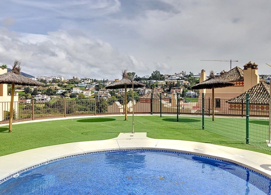 Resale - Apartment - Middle Floor Apartment - Estepona - Estepona Centro