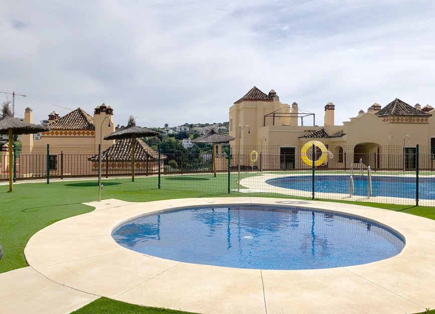 Resale - Apartment - Middle Floor Apartment - Estepona - Estepona Centro