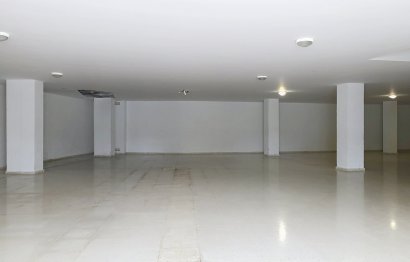 Resale - Apartment - Middle Floor Apartment - Estepona - Estepona Centro