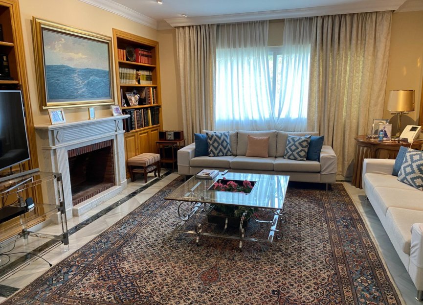 Resale - House - Detached Villa - Marbella - Guadalmina Baja