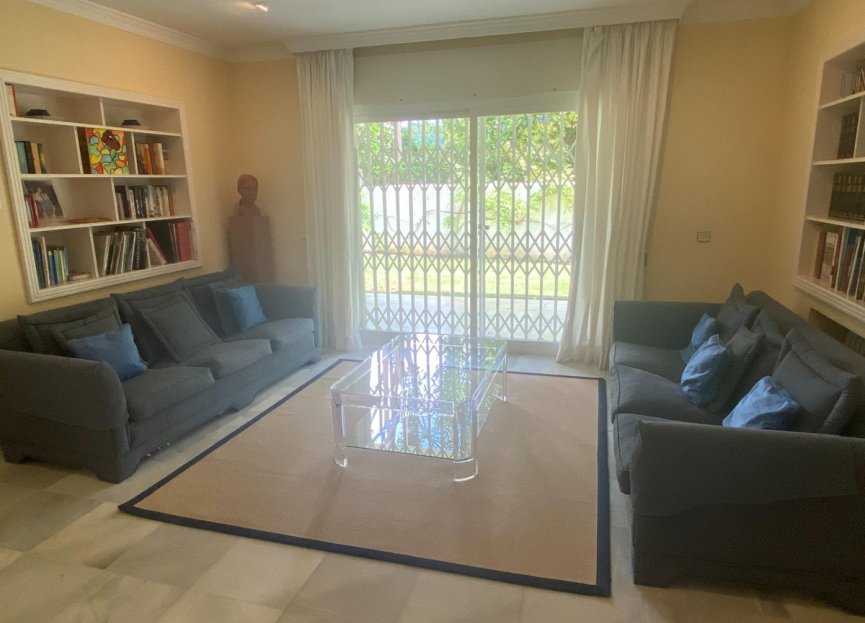 Resale - House - Detached Villa - Marbella - Guadalmina Baja