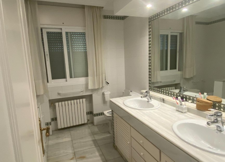 Resale - House - Detached Villa - Marbella - Guadalmina Baja