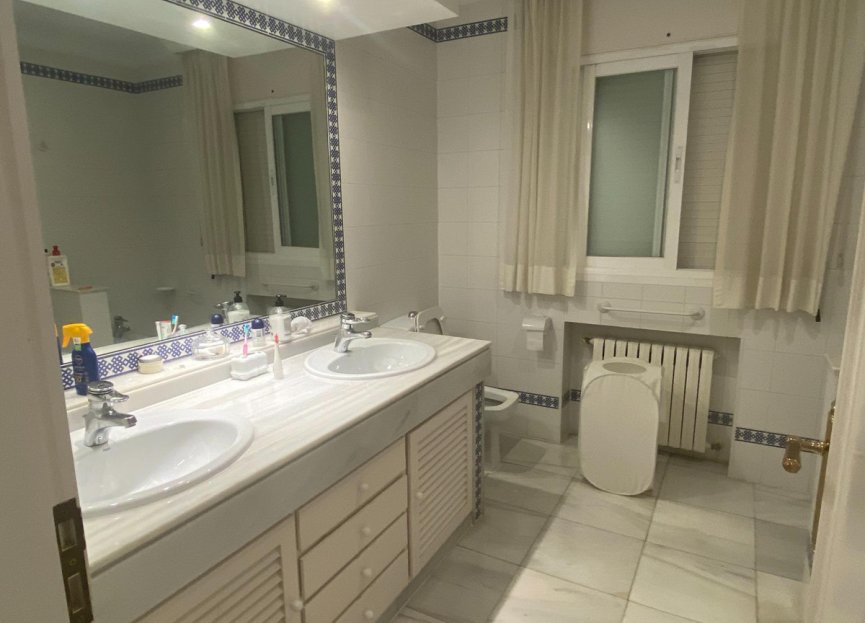 Resale - House - Detached Villa - Marbella - Guadalmina Baja