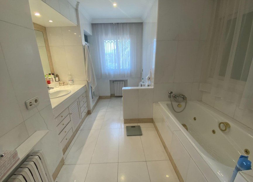 Resale - House - Detached Villa - Marbella - Guadalmina Baja