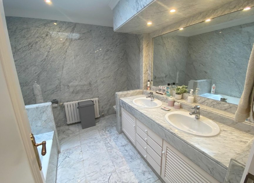 Resale - House - Detached Villa - Marbella - Guadalmina Baja