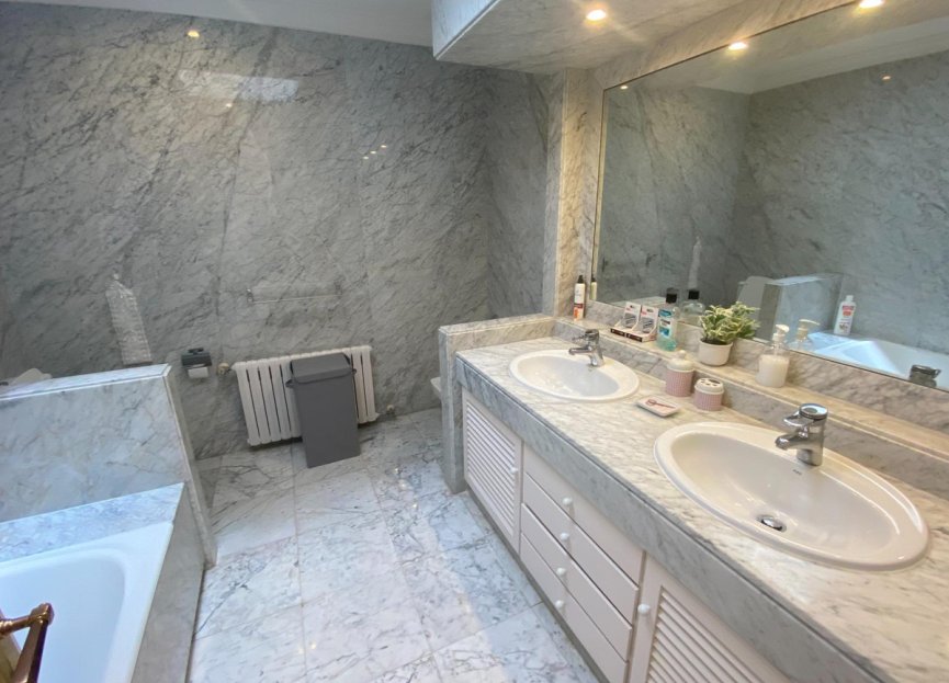 Resale - House - Detached Villa - Marbella - Guadalmina Baja