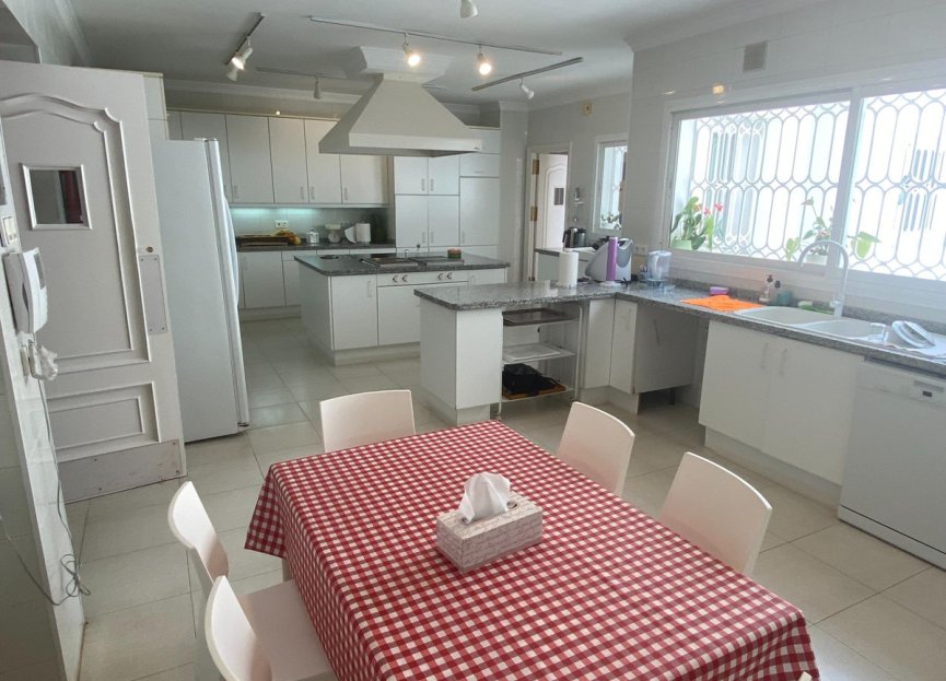 Resale - House - Detached Villa - Marbella - Guadalmina Baja