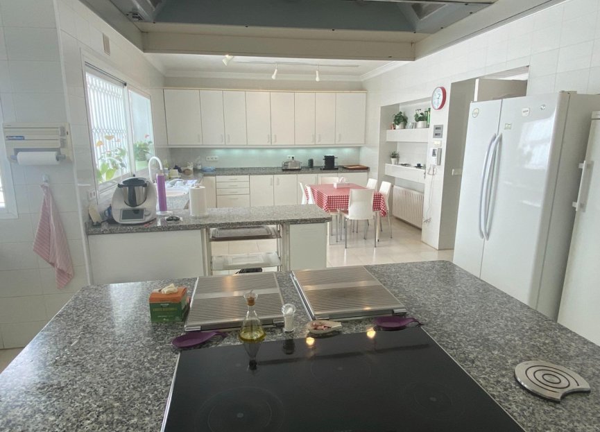 Resale - House - Detached Villa - Marbella - Guadalmina Baja