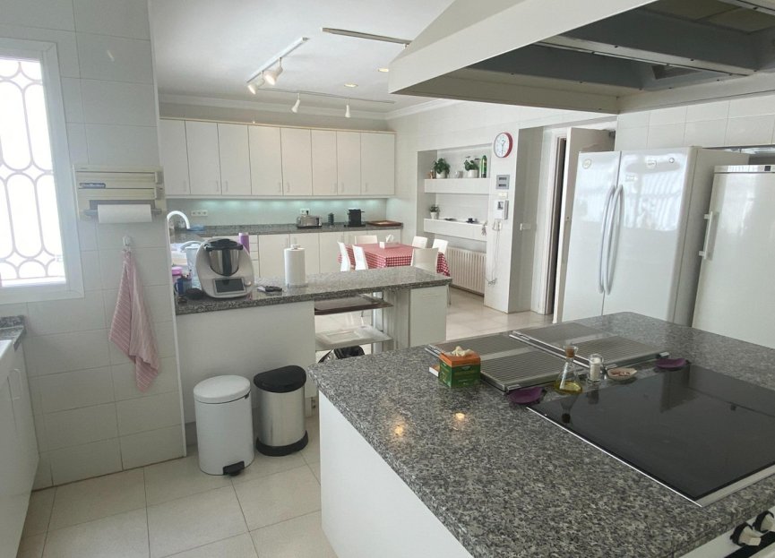 Resale - House - Detached Villa - Marbella - Guadalmina Baja