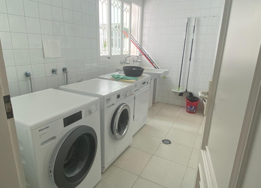 Resale - House - Detached Villa - Marbella - Guadalmina Baja