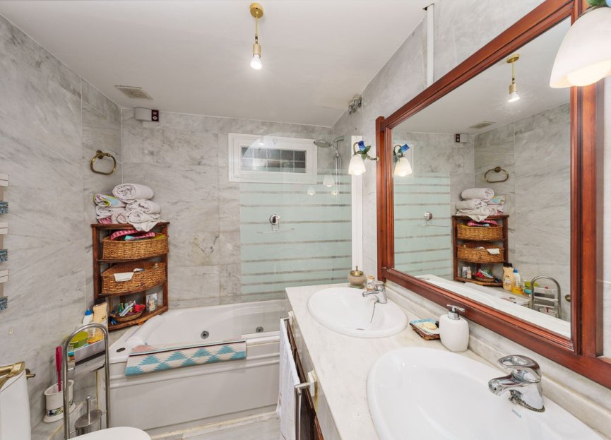 Resale - House - Semi-Detached House - Marbella - Nagüeles