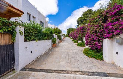 Resale - House - Semi-Detached House - Marbella - Nagüeles