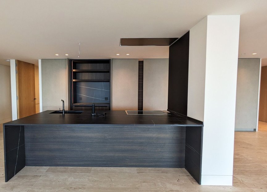 Resale - Apartment - Middle Floor Apartment - Estepona - Estepona Centro