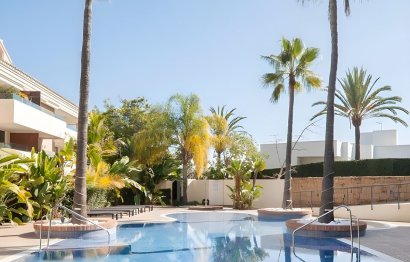 Resale - Apartment - Middle Floor Apartment - Marbella - Los Monteros