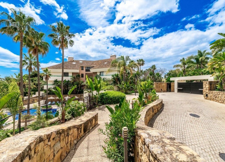 Resale - Apartment - Middle Floor Apartment - Marbella - Los Monteros