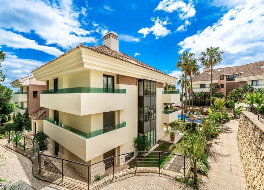 Resale - Apartment - Middle Floor Apartment - Marbella - Los Monteros