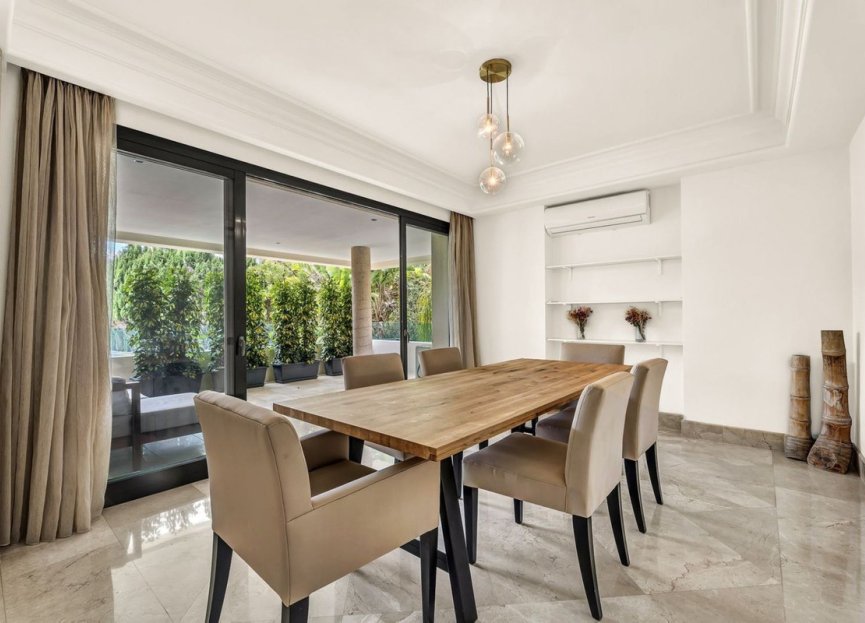 Resale - Apartment - Middle Floor Apartment - Marbella - Los Monteros