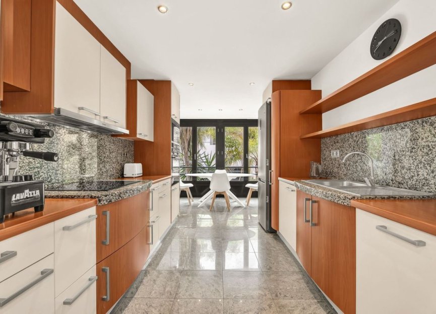 Resale - Apartment - Middle Floor Apartment - Marbella - Los Monteros