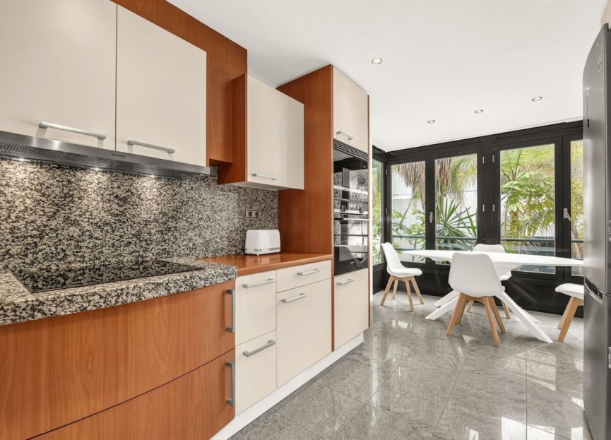 Resale - Apartment - Middle Floor Apartment - Marbella - Los Monteros