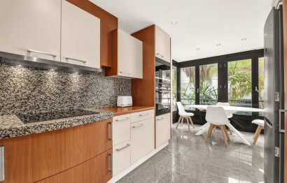 Resale - Apartment - Middle Floor Apartment - Marbella - Los Monteros