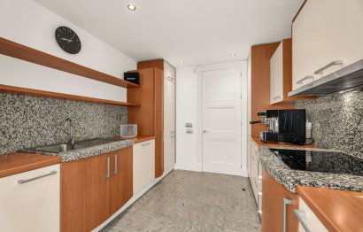 Resale - Apartment - Middle Floor Apartment - Marbella - Los Monteros