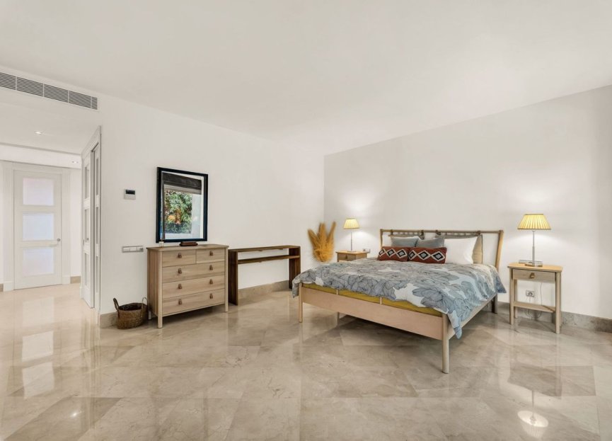 Resale - Apartment - Middle Floor Apartment - Marbella - Los Monteros