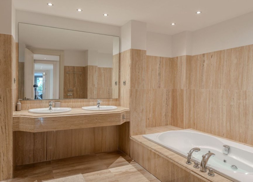 Resale - Apartment - Middle Floor Apartment - Marbella - Los Monteros