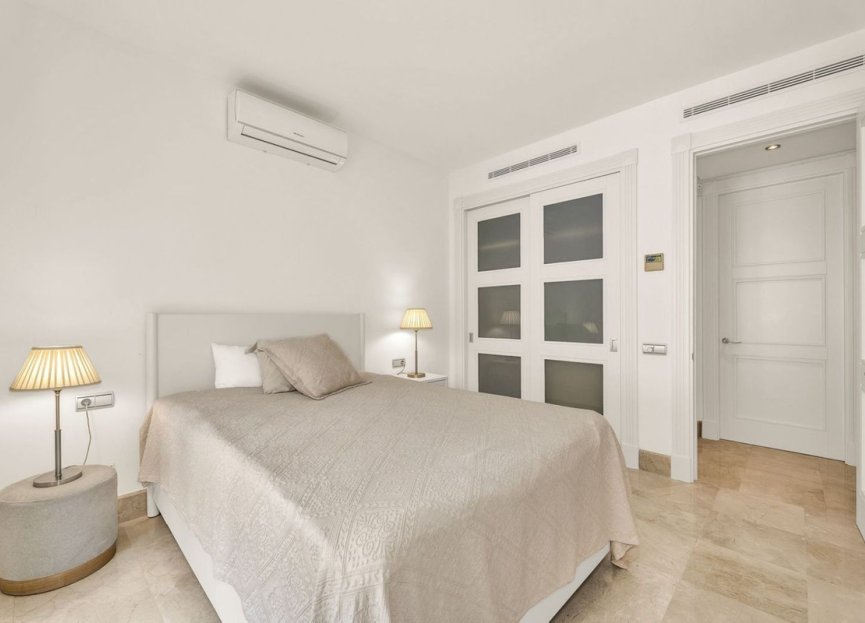 Resale - Apartment - Middle Floor Apartment - Marbella - Los Monteros