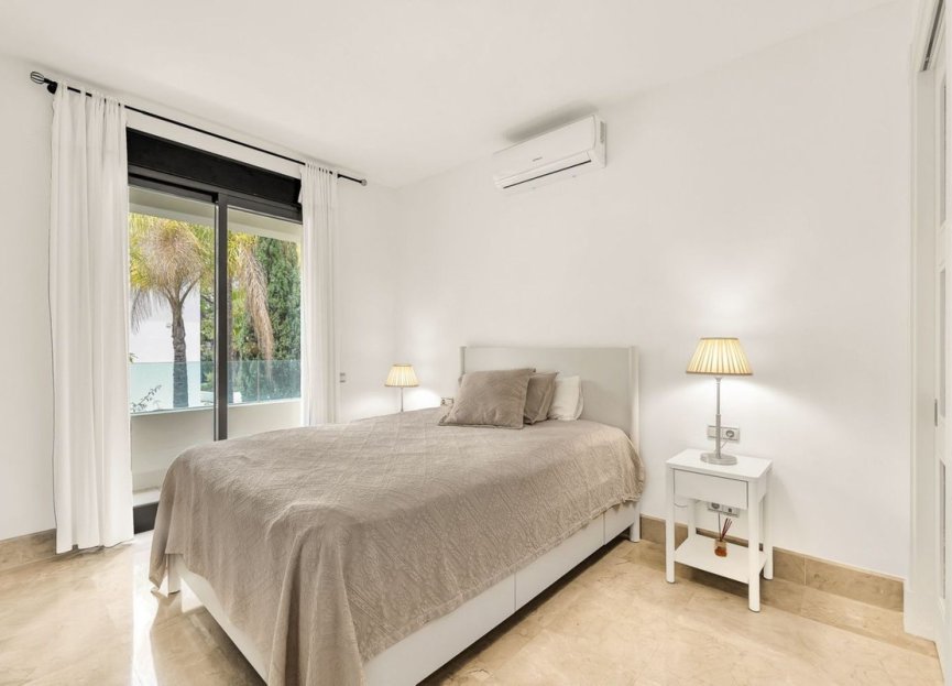 Resale - Apartment - Middle Floor Apartment - Marbella - Los Monteros