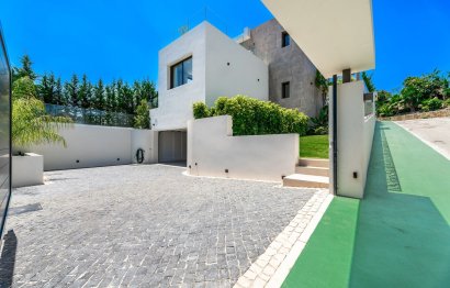 Resale - House - Detached Villa - Marbella - Nueva Andalucia