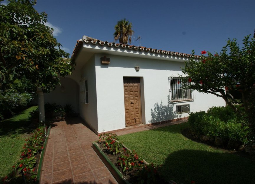 Resale - House - Detached Villa - Marbella - Nueva Andalucia