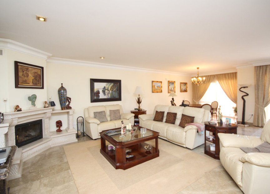 Resale - House - Detached Villa - Marbella - Artola