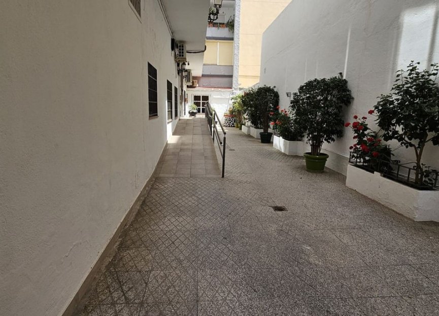 Resale - Apartment - Middle Floor Apartment - Fuengirola - Fuengirola Centro