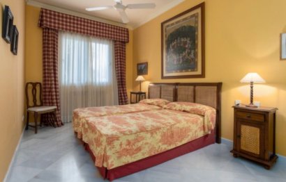 Resale - House - Detached Villa - Marbella - Guadalmina Baja