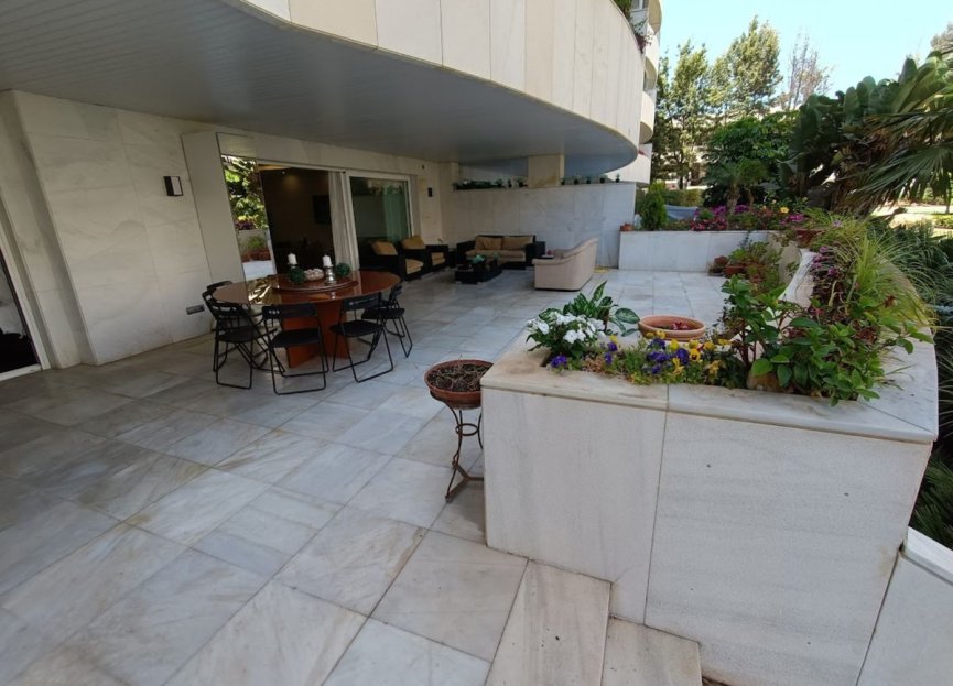 Resale - Ground floor apartment - Marbella - Puerto Banús