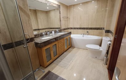 Resale - Ground floor apartment - Marbella - Puerto Banús