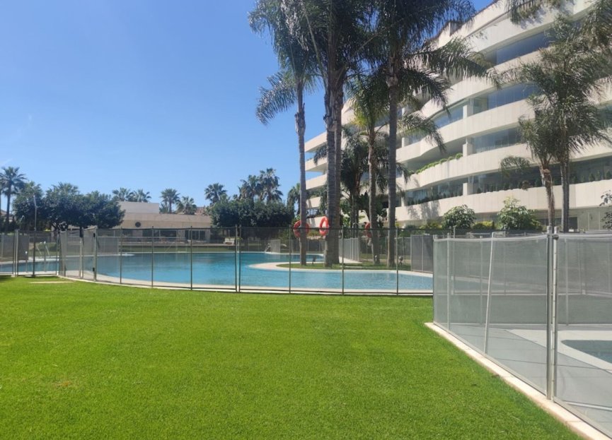 Resale - Ground floor apartment - Marbella - Puerto Banús