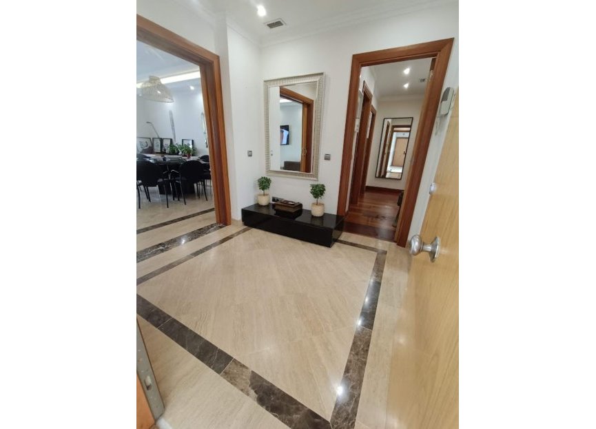 Resale - Ground floor apartment - Marbella - Puerto Banús