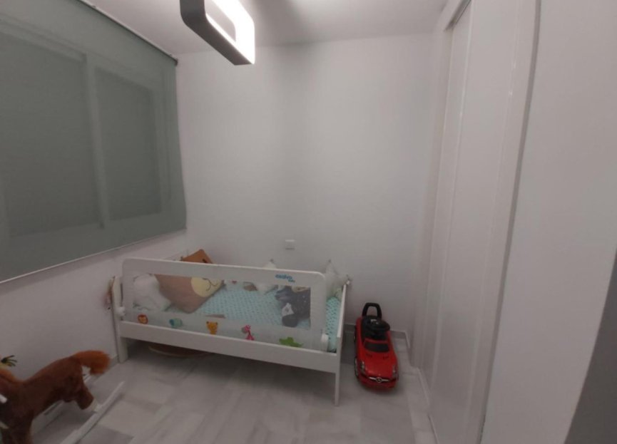 Resale - Apartment - Middle Floor Apartment - Casares - Doña Julia