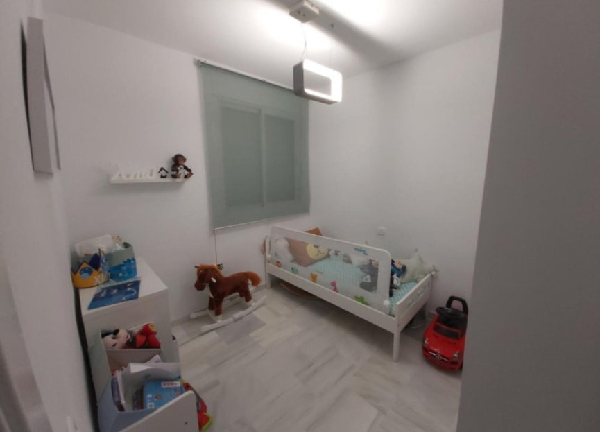 Resale - Apartment - Middle Floor Apartment - Casares - Doña Julia