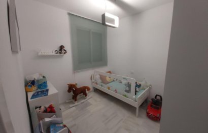 Resale - Apartment - Middle Floor Apartment - Casares - Doña Julia