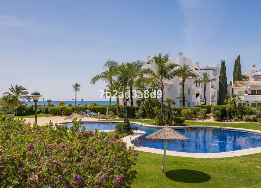 Resale - Apartment - Middle Floor Apartment - Marbella - Los Monteros