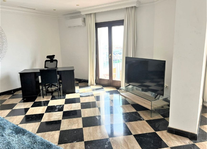 Resale - Apartment - Middle Floor Apartment - Marbella - Puerto Banús