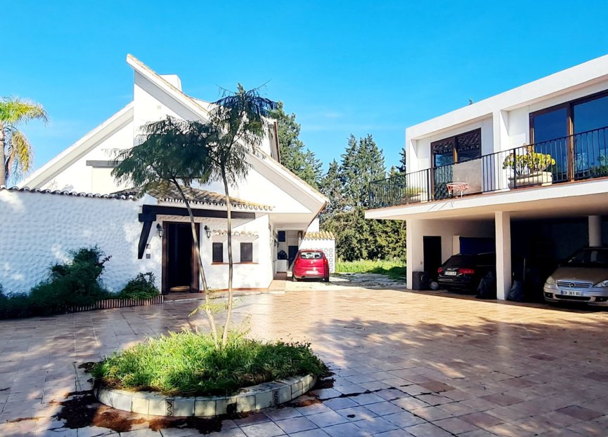 Resale - House - Finca - Cortijo - Marbella - Las Chapas