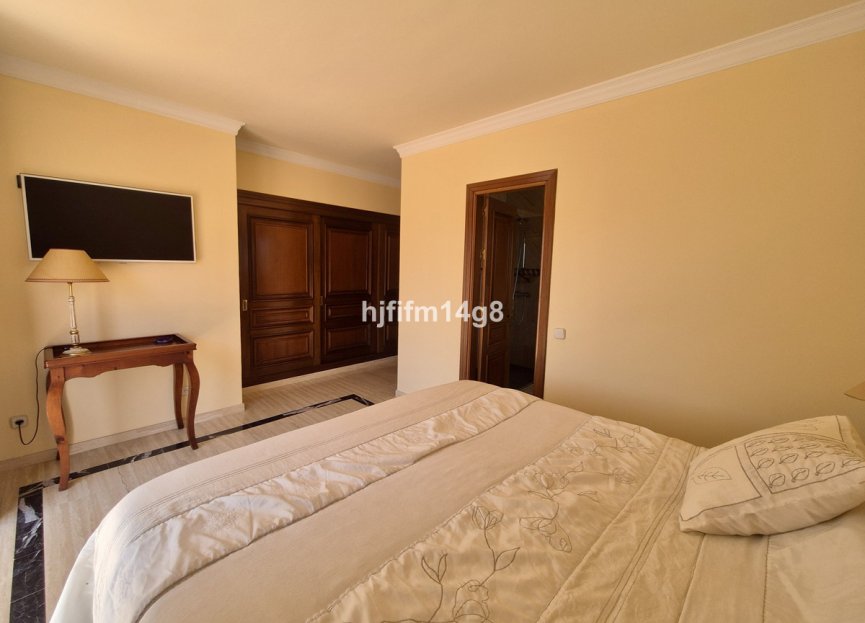 Resale - House - Detached Villa - Marbella - La Campana